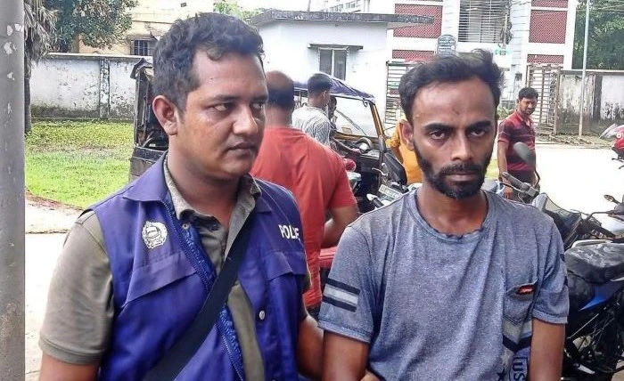 বাউফলে ওসি সিরাজুলের নেতৃত্বে ইয়াবার বড় চালান জব্দ